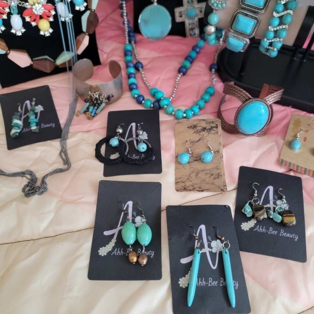 Huge bundle of southwestern Faux Turquoise jewelry style - Picture 3 of 11
